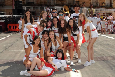 El 15 de julio los cadreitanos se reunieron para iniciar sus fiestas en honor a San Miguel con el tradicional lanzamiento de cohete anunciador desde el balcón del Ayuntamiento. El equipo de fútbol local, que este año ha ascendido a regional preferente, fue el encargado de prender la mecha de estas fiestas.