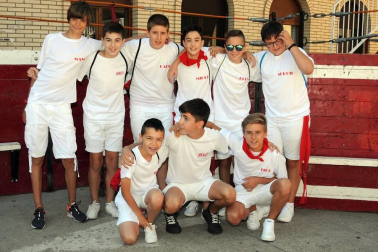 El 15 de julio los cadreitanos se reunieron para iniciar sus fiestas en honor a San Miguel con el tradicional lanzamiento de cohete anunciador desde el balcón del Ayuntamiento. El equipo de fútbol local, que este año ha ascendido a regional preferente, fue el encargado de prender la mecha de estas fiestas.