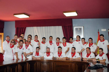 El 15 de julio los cadreitanos se reunieron para iniciar sus fiestas en honor a San Miguel con el tradicional lanzamiento de cohete anunciador desde el balcón del Ayuntamiento. El equipo de fútbol local, que este año ha ascendido a regional preferente, fue el encargado de prender la mecha de estas fiestas.