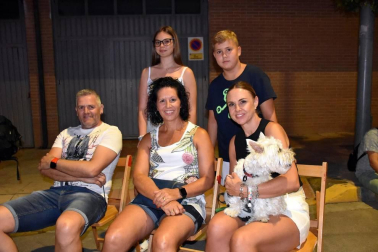 El viernes 12, Ribaforada pudo disfrutar de la actuación del saxofonista Alberto Arteta, que presentó su nuevo proyecto: el quinteto Laurok. La música de jazz inundó la calle Caballeros Templarios gracias a este concierto incluido en el programa Kultur del Gobierno de Navarra, que durante todo el verano acercará distintos estilos musicales a pequeñas localidades y rincones naturales escogidos de Navarra.