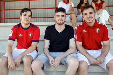 Las instalaciones de Tajonar acogieron el 11 de julio el primer entrenamiento de Osasuna. Una jornada de puertas abiertas en estas instalaciones deportivas que permitió a los aficionados rojillos ver las primeras carreras y ejercicios de una plantilla que espera con ilusión su estreno en la Primera División.