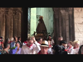 Salida de Santa Ana de la Catedral para iniciar la procesión de fiestas de Tudela