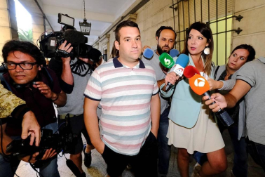 El Tribunal Supremo celebra este viernes una vista pública para deliberar los recursos de casación presentados contra la sentencia que confirmó la pena de nueve años de prisión para los cinco miembros de La Manada por abuso sexual de una joven madrileña en los Sanfermines de Pamplona de 2016