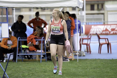 La lluvia no ha impedido que en el estadio de Larrabide se celebre el campeonato Nacional de Federación de Atletismo