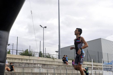 Participaron 163 triatletas de todas las categorías, con triunfos de Paco Sanz Irisarri y Rocío Marín Marín en la prueba absoluta.