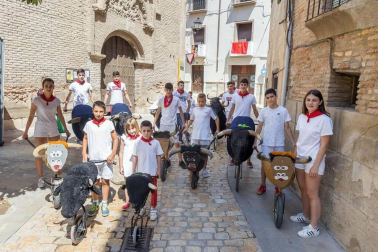 Los niños disfrutan al máximo de los actos que les reserva el programa de fiestas, desde espectáculos a hinchables.
