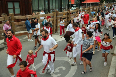 Los niños disfrutan al máximo de los actos que les reserva el programa de fiestas, desde espectáculos a hinchables.