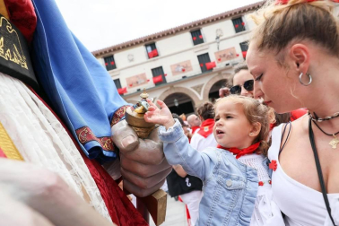 Los niños disfrutan al máximo de los actos que les reserva el programa de fiestas, desde espectáculos a hinchables.