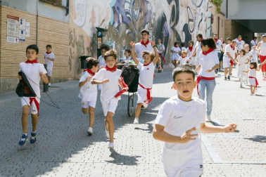 Los niños disfrutan al máximo de los actos que les reserva el programa de fiestas, desde espectáculos a hinchables.
