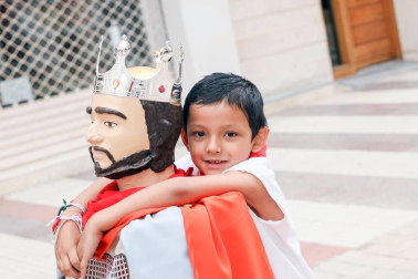 Los niños disfrutan al máximo de los actos que les reserva el programa de fiestas, desde espectáculos a hinchables.