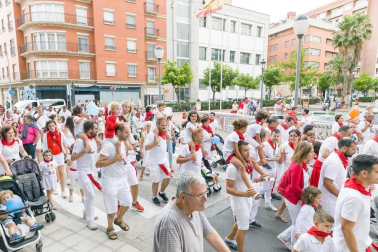 Los niños disfrutan al máximo de los actos que les reserva el programa de fiestas, desde espectáculos a hinchables.