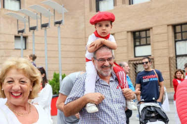 Los niños disfrutan al máximo de los actos que les reserva el programa de fiestas, desde espectáculos a hinchables.