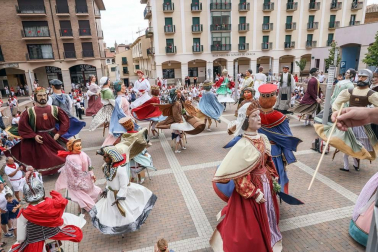 Los niños disfrutan al máximo de los actos que les reserva el programa de fiestas, desde espectáculos a hinchables.