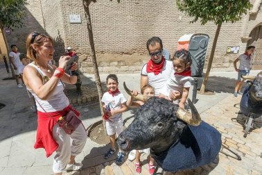 Los niños disfrutan al máximo de los actos que les reserva el programa de fiestas, desde espectáculos a hinchables.