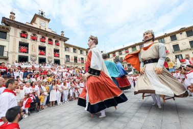Los niños disfrutan al máximo de los actos que les reserva el programa de fiestas, desde espectáculos a hinchables.