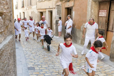 Los niños disfrutan al máximo de los actos que les reserva el programa de fiestas, desde espectáculos a hinchables.