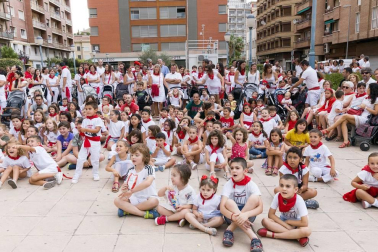 Los niños disfrutan al máximo de los actos que les reserva el programa de fiestas, desde espectáculos a hinchables.
