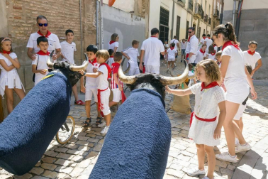 Los niños disfrutan al máximo de los actos que les reserva el programa de fiestas, desde espectáculos a hinchables.