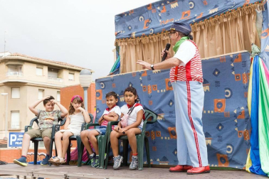 Los niños disfrutan al máximo de los actos que les reserva el programa de fiestas, desde espectáculos a hinchables.
