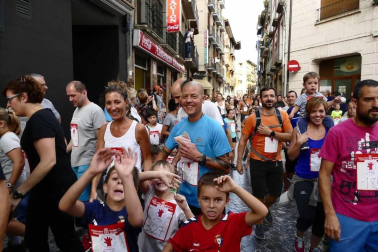 Fotos de la Carrera del Encierro de Estella que ha celebrado este miércoles su séptima edición.