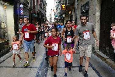 Fotos de la Carrera del Encierro de Estella que ha celebrado este miércoles su séptima edición.