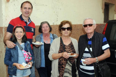 Larraga celebró el pasado fin de semana una nueva edición del Día de la Vaca Brava. Con reses de la ganadería de Víctor Navas, la cita congregó un año más a vecinos y visitantes que no quisieron perderse la trashumancia de toros y vacas, un acto que estuvo acompañado por 75 caballistas venidos de pueblos de Navarra, La Rioja y Zaragoza.