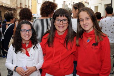 Larraga celebró el pasado fin de semana una nueva edición del Día de la Vaca Brava. Con reses de la ganadería de Víctor Navas, la cita congregó un año más a vecinos y visitantes que no quisieron perderse la trashumancia de toros y vacas, un acto que estuvo acompañado por 75 caballistas venidos de pueblos de Navarra, La Rioja y Zaragoza.