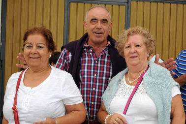 Larraga celebró el pasado fin de semana una nueva edición del Día de la Vaca Brava. Con reses de la ganadería de Víctor Navas, la cita congregó un año más a vecinos y visitantes que no quisieron perderse la trashumancia de toros y vacas, un acto que estuvo acompañado por 75 caballistas venidos de pueblos de Navarra, La Rioja y Zaragoza.