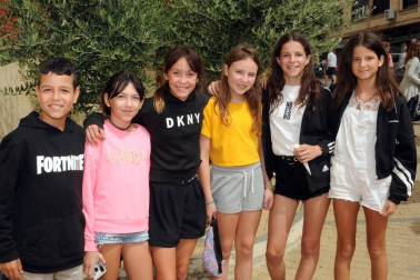 Larraga celebró el pasado fin de semana una nueva edición del Día de la Vaca Brava. Con reses de la ganadería de Víctor Navas, la cita congregó un año más a vecinos y visitantes que no quisieron perderse la trashumancia de toros y vacas, un acto que estuvo acompañado por 75 caballistas venidos de pueblos de Navarra, La Rioja y Zaragoza.