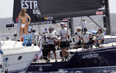 El Rey Felipe VI y la Reina Letizia acompañados de sus dos hijas, la Princesa de Asturias y la Infanta Sofía, han asistido este jueves al Club Náutico de Palma (RCNP) en la primera jornada de la 38ª Copa del Rey Mapfre.