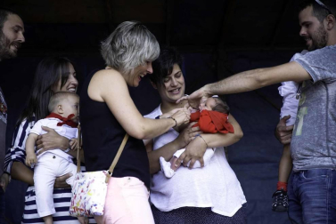 Zubiri homenajeó este viernes, en su primer día festivo, a los que cada año se responsabilizan del torico de fuego