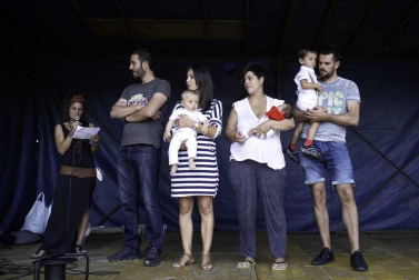 Zubiri homenajeó este viernes, en su primer día festivo, a los que cada año se responsabilizan del torico de fuego