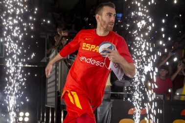 Más de 10.000 aficionados se citaron en el pabellón pamplonés para ver la victoria por 78-70 de la selección española en el arranque de la gira de preparación del Mundial de China 2019.