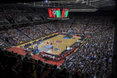 Más de 10.000 aficionados se citaron en el pabellón pamplonés para ver la victoria por 78-70 de la selección española en el arranque de la gira de preparación del Mundial de China 2019.