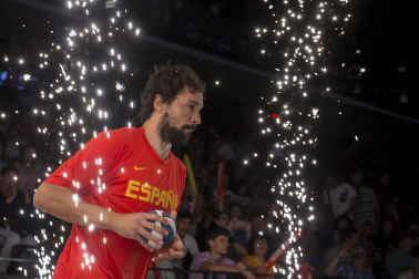Más de 10.000 aficionados se citaron en el pabellón pamplonés para ver la victoria por 78-70 de la selección española en el arranque de la gira de preparación del Mundial de China 2019.