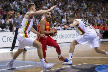 Más de 10.000 aficionados se citaron en el pabellón pamplonés para ver la victoria por 78-70 de la selección española en el arranque de la gira de preparación del Mundial de China 2019.