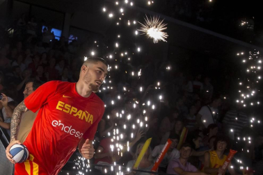 Más de 10.000 aficionados se citaron en el pabellón pamplonés para ver la victoria por 78-70 de la selección española en el arranque de la gira de preparación del Mundial de China 2019.