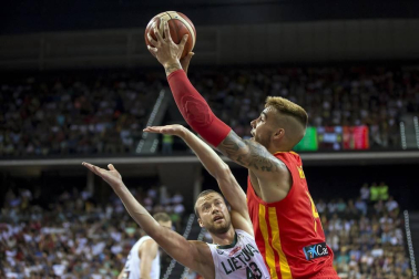Más de 10.000 aficionados se citaron en el pabellón pamplonés para ver la victoria por 78-70 de la selección española en el arranque de la gira de preparación del Mundial de China 2019.