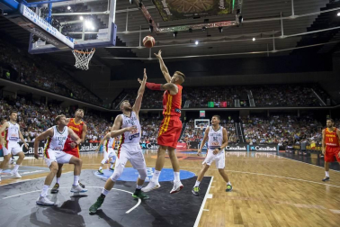 Más de 10.000 aficionados se citaron en el pabellón pamplonés para ver la victoria por 78-70 de la selección española en el arranque de la gira de preparación del Mundial de China 2019.
