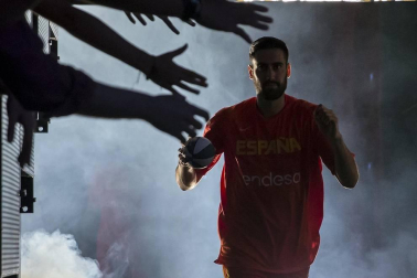 Más de 10.000 aficionados se citaron en el pabellón pamplonés para ver la victoria por 78-70 de la selección española en el arranque de la gira de preparación del Mundial de China 2019.