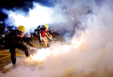 Al menos 20 personas fueron detenidas en la madrugada del domingo 4 de agosto por las protestas celebradas en Hong Kong contra la nueva normativa.
