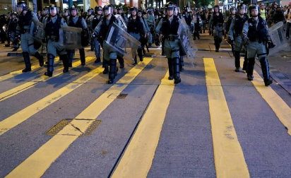 Al menos 20 personas fueron detenidas en la madrugada del domingo 4 de agosto por las protestas celebradas en Hong Kong contra la nueva normativa.