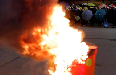 Al menos 20 personas fueron detenidas en la madrugada del domingo 4 de agosto por las protestas celebradas en Hong Kong contra la nueva normativa.