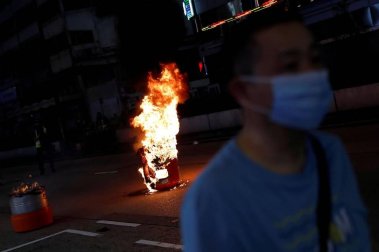 Al menos 20 personas fueron detenidas en la madrugada del domingo 4 de agosto por las protestas celebradas en Hong Kong contra la nueva normativa.