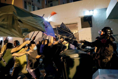 Al menos 20 personas fueron detenidas en la madrugada del domingo 4 de agosto por las protestas celebradas en Hong Kong contra la nueva normativa.
