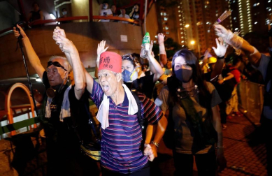 Al menos 20 personas fueron detenidas en la madrugada del domingo 4 de agosto por las protestas celebradas en Hong Kong contra la nueva normativa.