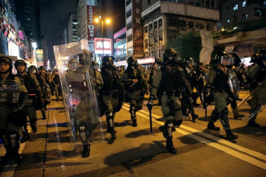 Al menos 20 personas fueron detenidas en la madrugada del domingo 4 de agosto por las protestas celebradas en Hong Kong contra la nueva normativa.