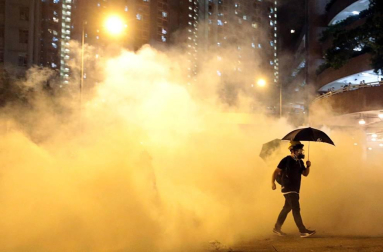 Al menos 20 personas fueron detenidas en la madrugada del domingo 4 de agosto por las protestas celebradas en Hong Kong contra la nueva normativa.