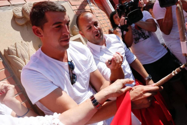 El concejal de Festejos y Deportes, Cristian Gayarre (NA+) fue el encargado de lanzar el chupinazo