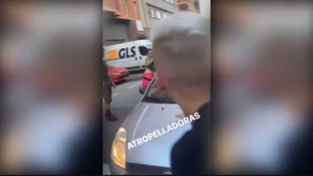 500 euros de multa por pasear a una joven en el capó de un coche
